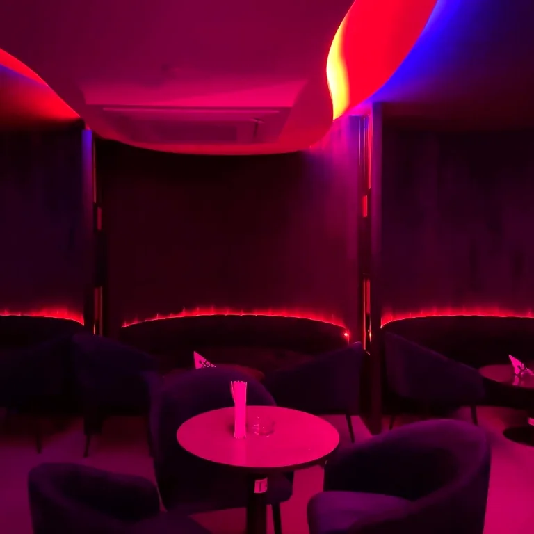 Cluster bar and beverage experience